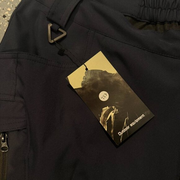 Outdoor cargo pants with multiple pockets - Picture 2 of 5